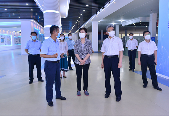 濟寧市政協(xié)主席、黨組書記霍媛媛到新風(fēng)光公司調(diào)研